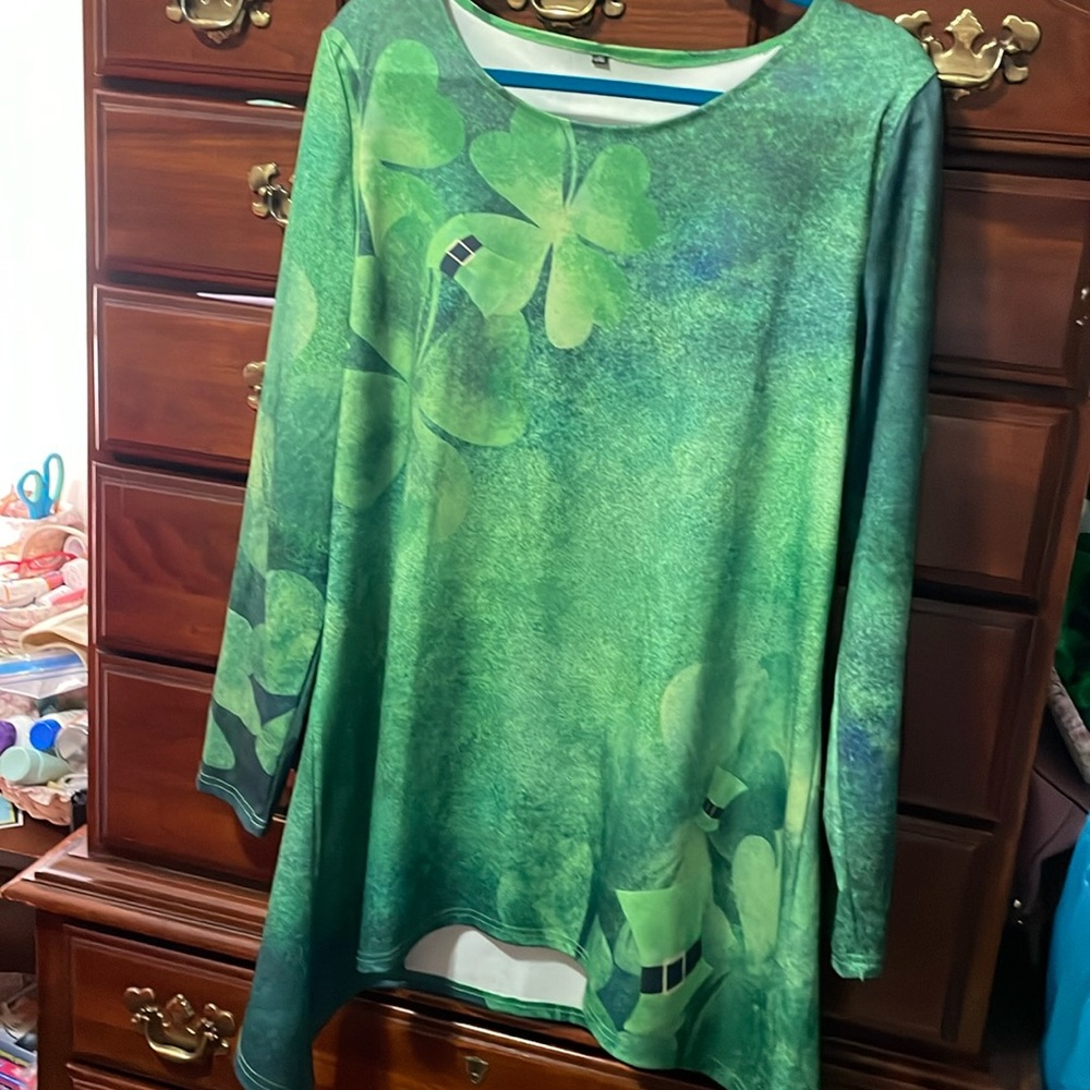 Perfect green long top for St Patrick’s Day used in good condition